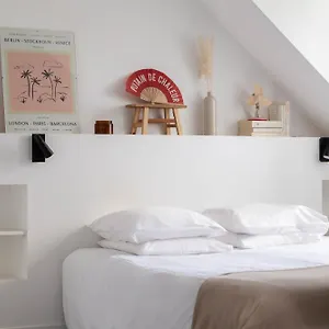 Bed & Breakfast Artefact